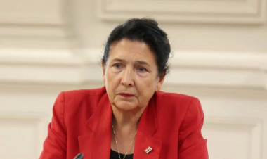 Zurabişvili bu hərəkətinə görə qınandı - Trampla görüşdə... - VİDEO