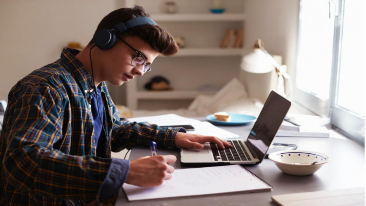 Onlayn dərs keçən tələbələr bundan məhrum olacaq - AÇIQLAMA