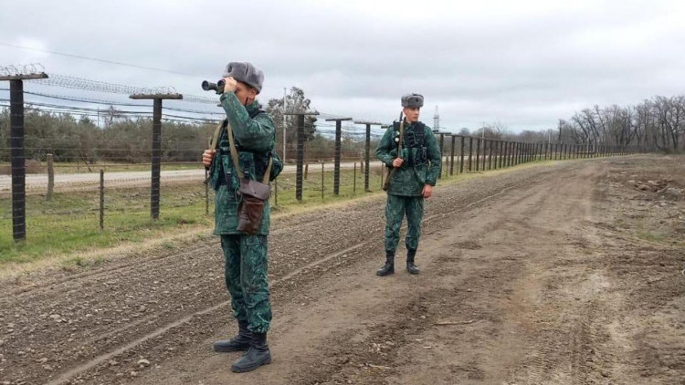 Ölkəyə qanunsuz girmək istəyən 5 nəfər saxlanıldı - FOTO