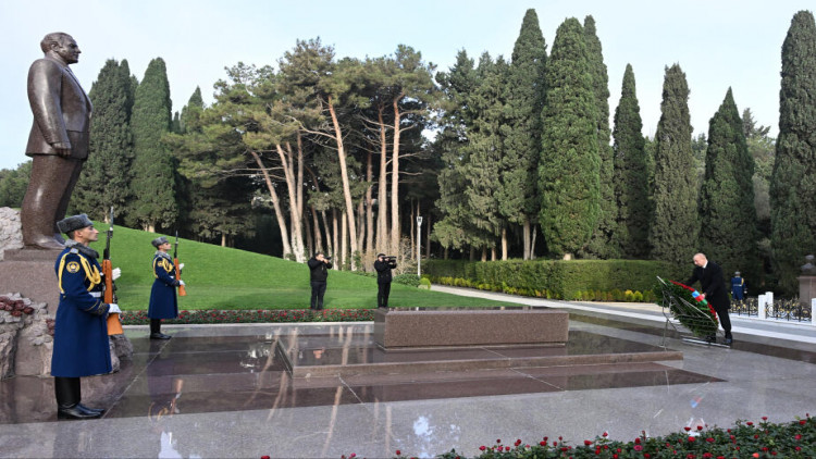 Prezident və birinci xanım Heydər Əliyevin məzarını ziyarət ediblər - VİDEO - FOTO