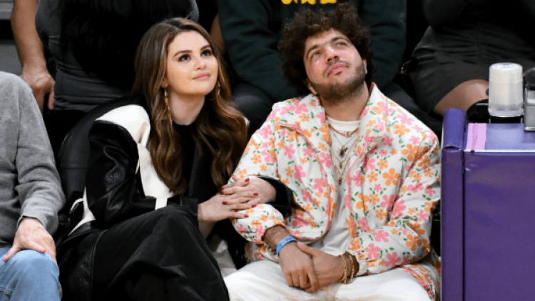 Selena Qomez nişanlandı - FOTO