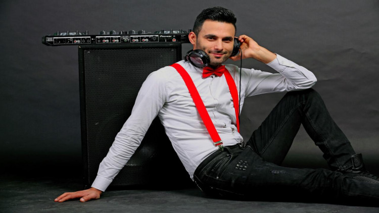 Votsapına girib, adından pul istədilər - VİDEO