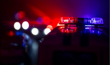 Maşın işıq dirəyinə çırpıldı: ölən var