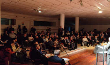 Azərbaycan tar, kamança və qavalın nadir eksponatlarını Belçika Musiqi Alətləri Muzeyinə hədiyyə edib - FOTO