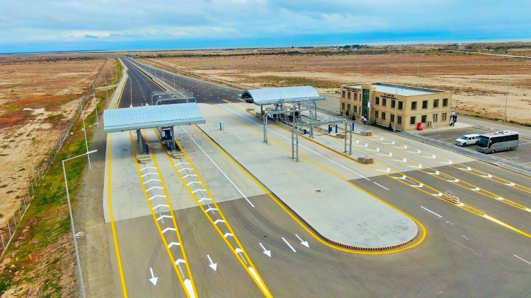 Ödənişli yoldan istifadə edən sürücülərin diqqətinə: “Sürətli keçid kartı” ilə olacaq