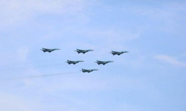 Bakının üstündə qırıcılar uçur - VİDEO