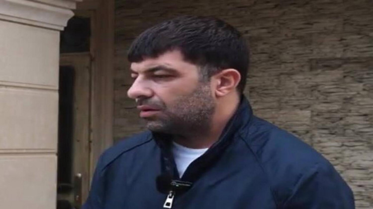 Azərbaycanda qadın keçmiş ərini döydürdü - VİDEO