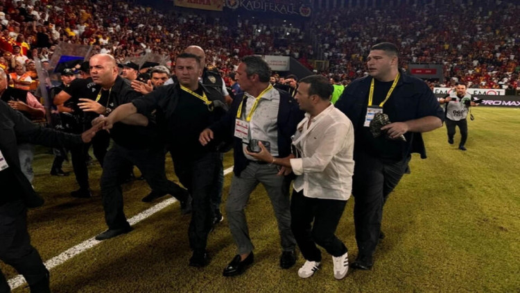 Ali Koçu yerə yıxan azarkeşin cəzası bilindi