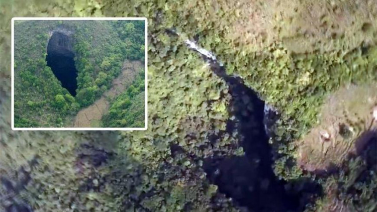 Çində meşə ilə örtülmüş nəhəng mağara tapıldı - FOTOlar