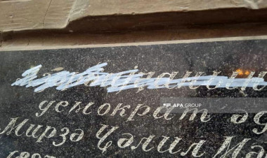 Mirzə Cəlilin Tbilisidəki barelyefində “Azərbaycan” yazısı silindi - FOTO