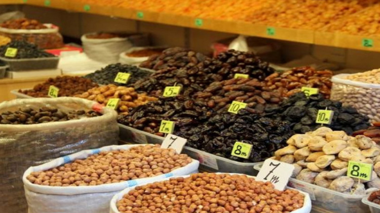 Açıq halda satılan çərəzləri yumadan yemək ciddi fəsadlar törədə bilər