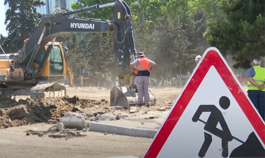 “Yol dağılıb, işıq yoxdur...” - Binəqədidə məhəlləni bərbad hala saldılar