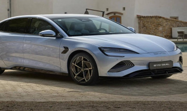 Ölkəyə gətirilən elektrik avtomobilləri ilə bağlı qərar verildi