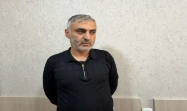 Maskalı şəxs evə basqın etdi: Xəsarət alan var