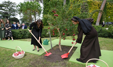 Mehriban Əliyeva və ailə üzvləri Vatikan bağlarında ağacəkmə mərasimində iştirak ediblər - VİDEO - FOTO