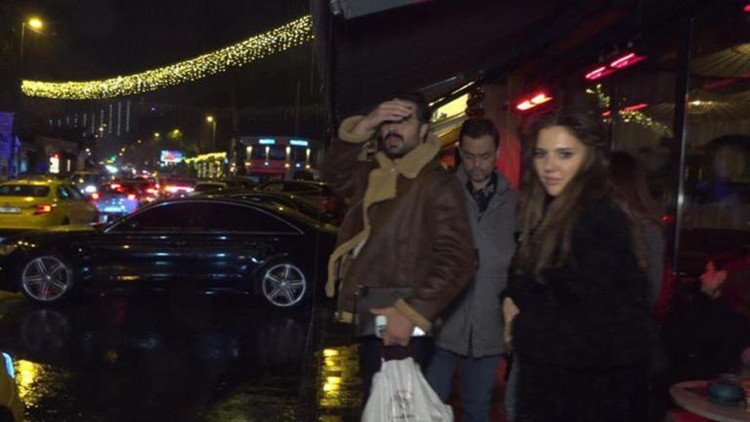 Tanınmış aktyor jurnalistlərə hücum etdi - FOTO