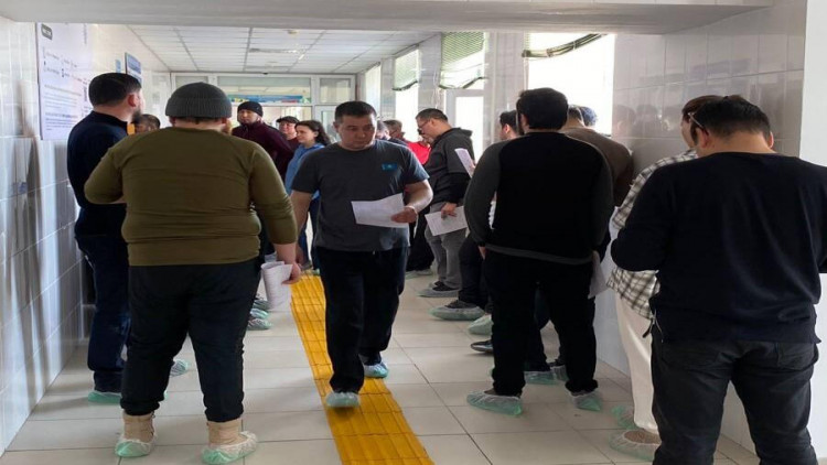 Qan vermək üçün sırada gözləyən Aktau sakinləri - VİDEO