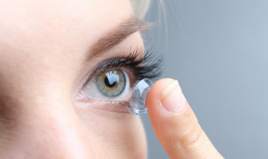 Əməliyyatla qadının gözündən 27 linza çıxarıldı