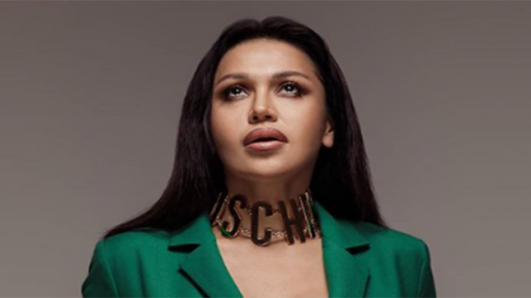 Rəqsanə həbsdən öncə bu müğənninin mahnısını oxumasına qadağa qoydurub - yenidən pul ödəyib