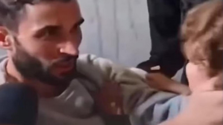 Fələstinli əsirin ailəsinə qovuşduğu an izləyənləri gözyaşına boğdu - FOTO