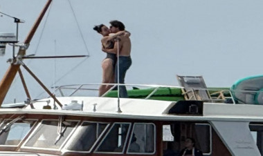 Yaxtada baş nazirlə öpüşən müğənni səssizliyini pozdu