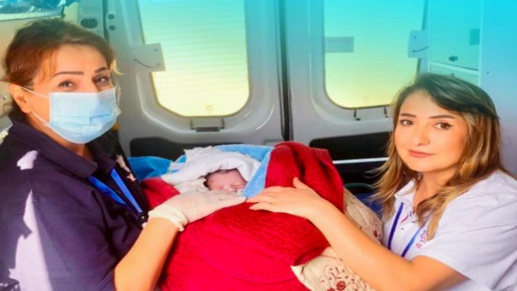 Bakıda qadın evdə doğuş edib