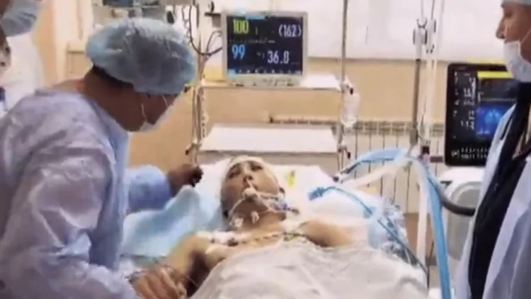 Rinat Asanov komadan ayıldı - Emosional görüntülər - VİDEO