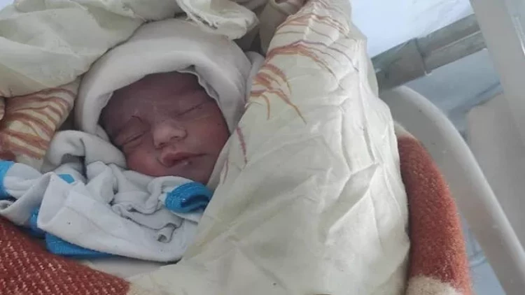 Zirzəmidən köməksiz vəziyyətdə körpə TAPILDI - Yenilənib