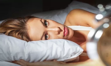 Onurğaya 22 kq əlavə yük düşür - Gündüz etdiyiniz bu səhv gecə sizi yuxusuz qoyur