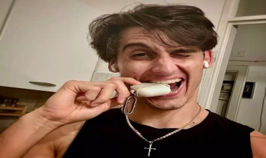 Keşişə qəribə QADAĞA: əzələlərini göstərmə... - VİDEO - FOTO