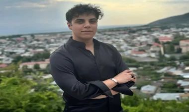 “Həmin sənətkarın üzünə tüpürməyim gəlir”