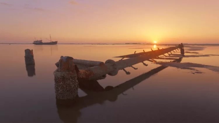 Xəzər sahillərində 18-ci əsrə aid gəmi tapıldı - FOTO