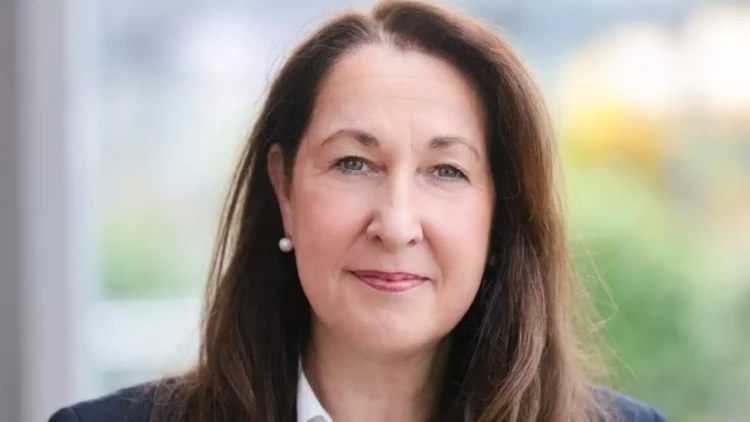 Almaniyalı mer qızı tərəfindən bıçaqlandı - FOTO