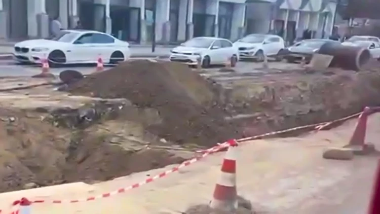 Binəqədi yolunu bu hala kim salıb, bilinmir - VİDEO