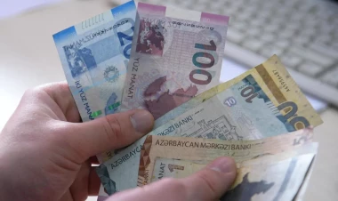 Maaş gecikəndə işçiyə əlavə faiz verilməlidir - QANUN