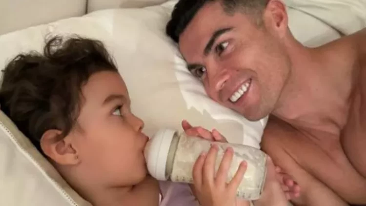 Ronaldonun qızı ilə fotosu gündəm oldu