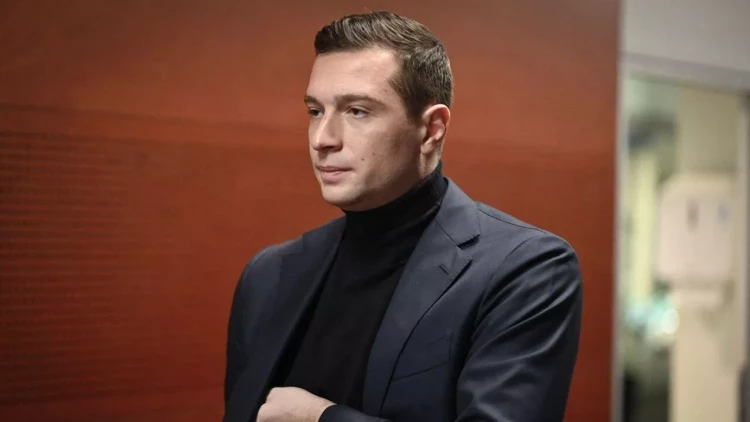 Fransada siyasi gərginlik pik həddə - Seçkilər tələb olunur