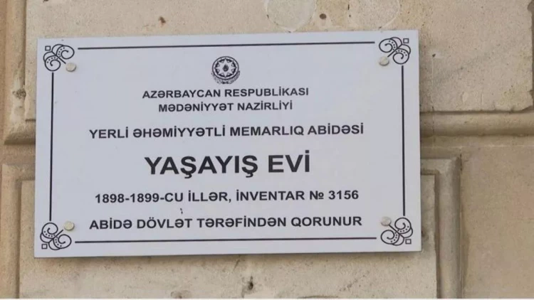 Bakıda İran vətəndaşı tarixi binanı zədələyir