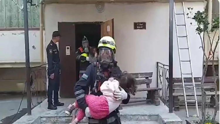 “AAAF park”da çoxmərtəbəli binada yanğın - Sakinlər təxliyə edildi