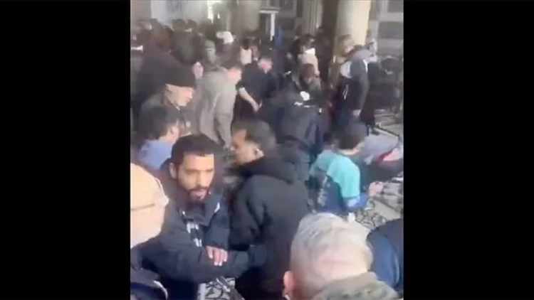 Cümə namazında izdiham - Ölənlər var