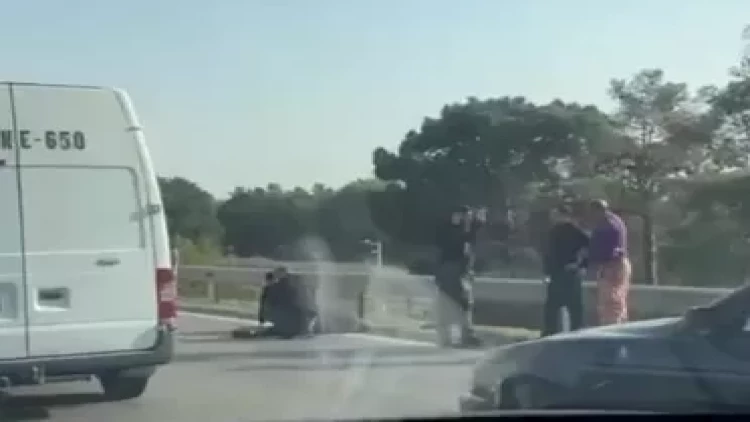 Bakı-Sumqayıt şossesində avtomobil motoskiletçini vurdu - VİDEO