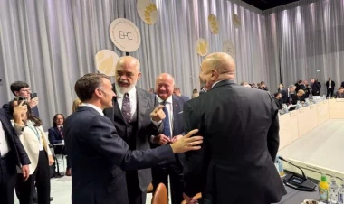 Edi Rama Makronla zarafatlaşdı - “Azərbaycanla Albaniyadan üzr istəyin” – VİDEO