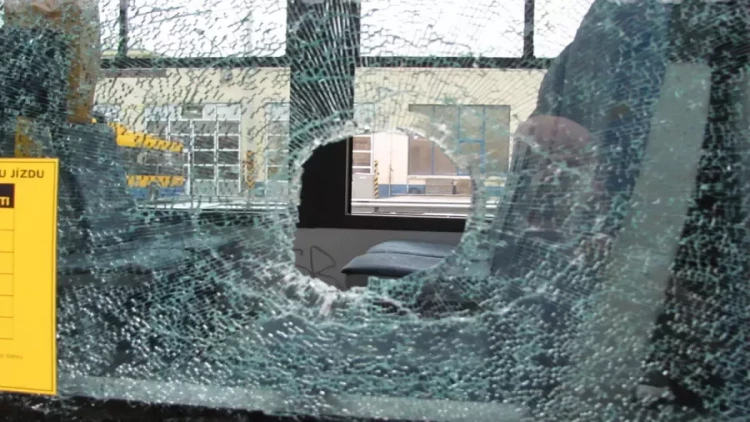 Sumqayıtda avtobus qəzaya düşdü - Xəsarət alanlar var