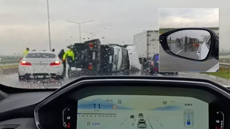 Evakuator üzərində olan avtomobillə birlikdə aşdı