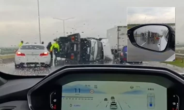 Evakuator üzərində olan avtomobillə birlikdə aşdı