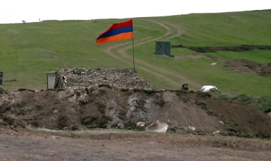 Ermənilər Azərbaycanla sərhədə yeni hərbi qurğu quraşdırdılar - FOTO