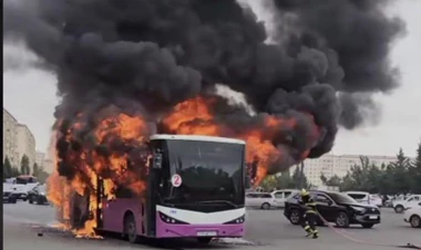 Sumqayıtda avtobus yandı - VİDEO
