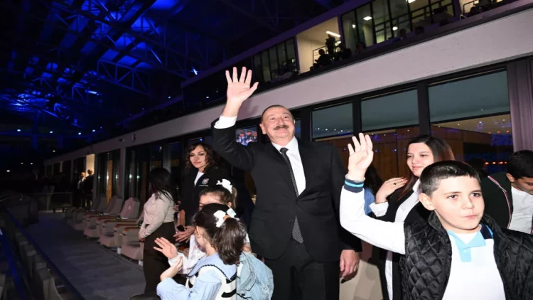 İlham Əliyev və Mehriban Əliyevanın Gəncədə şəhid övladları ilə səmimi görüşü - VİDEO - FOTO