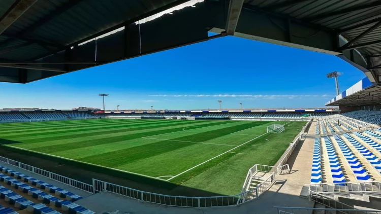 Azərbaycan liqasında kuryoz hadisə: Stadionda işıqlar söndü, oyun dayandı - FOTO
