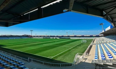 Azərbaycan liqasında kuryoz hadisə: Stadionda işıqlar söndü, oyun dayandı - FOTO